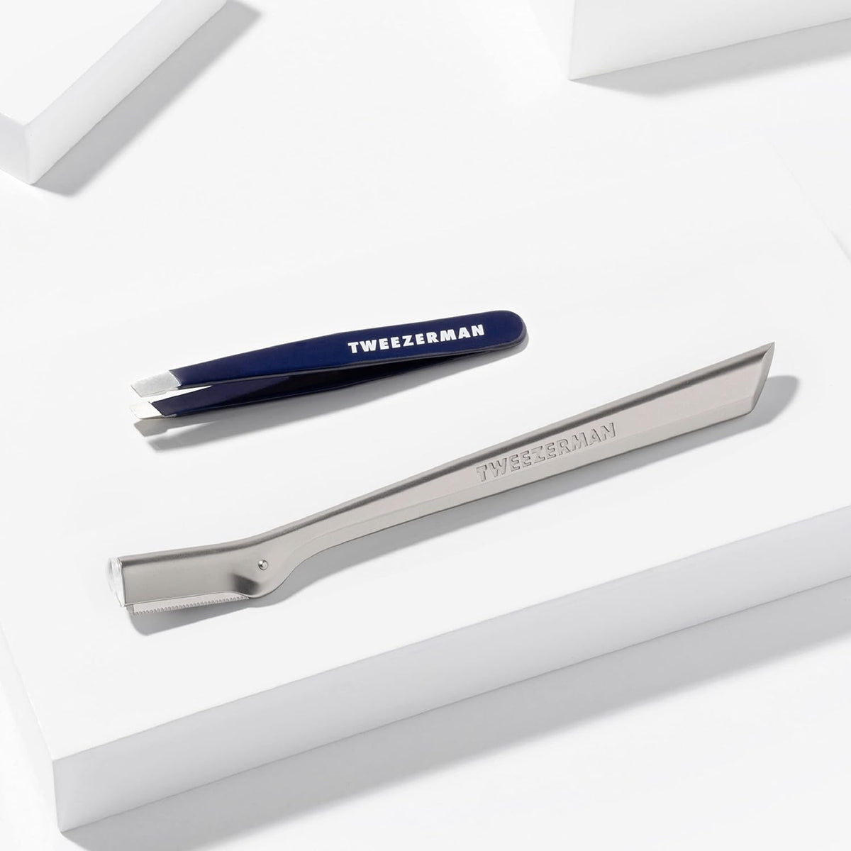 Tweezerman Exclusive Eyebrow Razor & Mini Slant Tweezer Evening Blue
