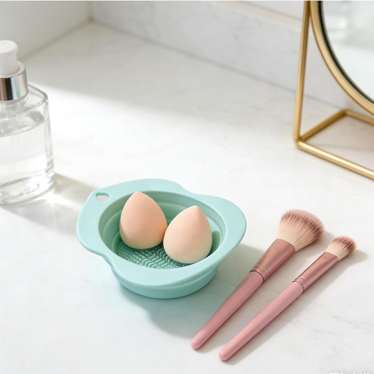 Portable Silicone Makeup Brush Cleaner Bowl Foldable Cleaning Mat- Brushes Sponges and Puffs (green)